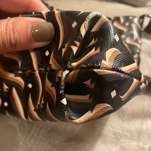 Simply Vera Vera Wang Crossbody bag. Zip top. Used in good condition 🖤👜 - Picture 16 of 17